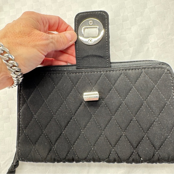 New Vera Bradley Turnlock RFID Black Quilted Wallet - Picture 2 of 8